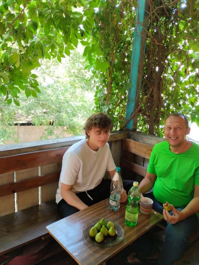 El Hostal Tbilisi Bagian luar foto