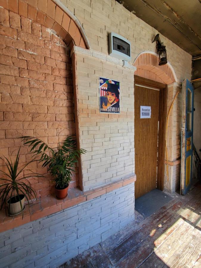 El Hostal Tbilisi Bagian luar foto