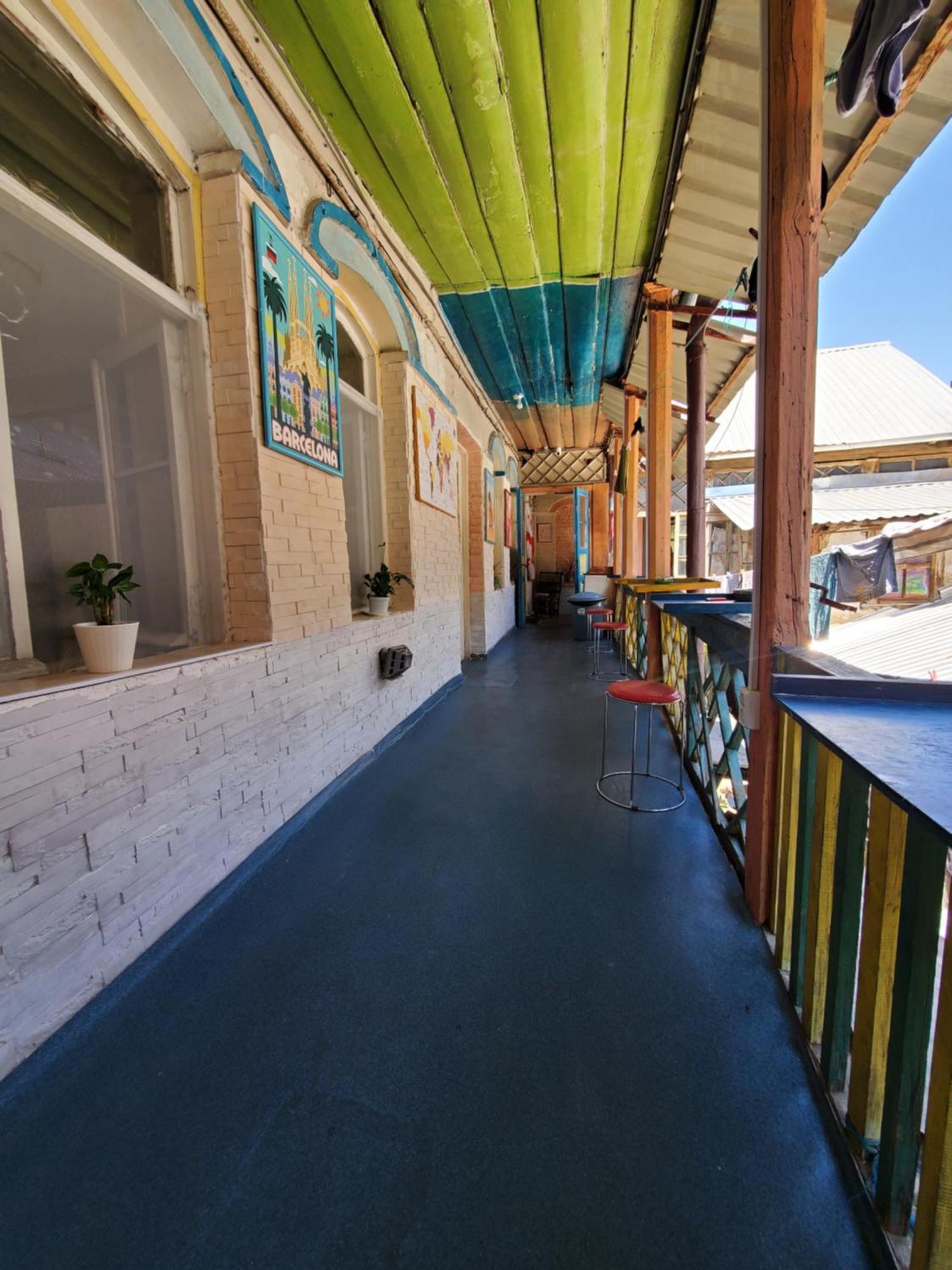 El Hostal Tbilisi Bagian luar foto