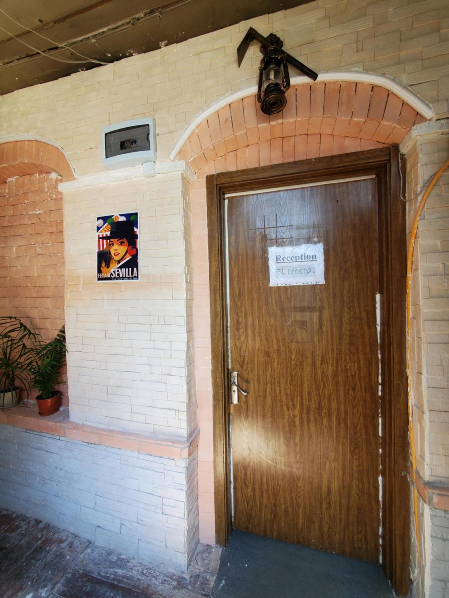 El Hostal Tbilisi Bagian luar foto