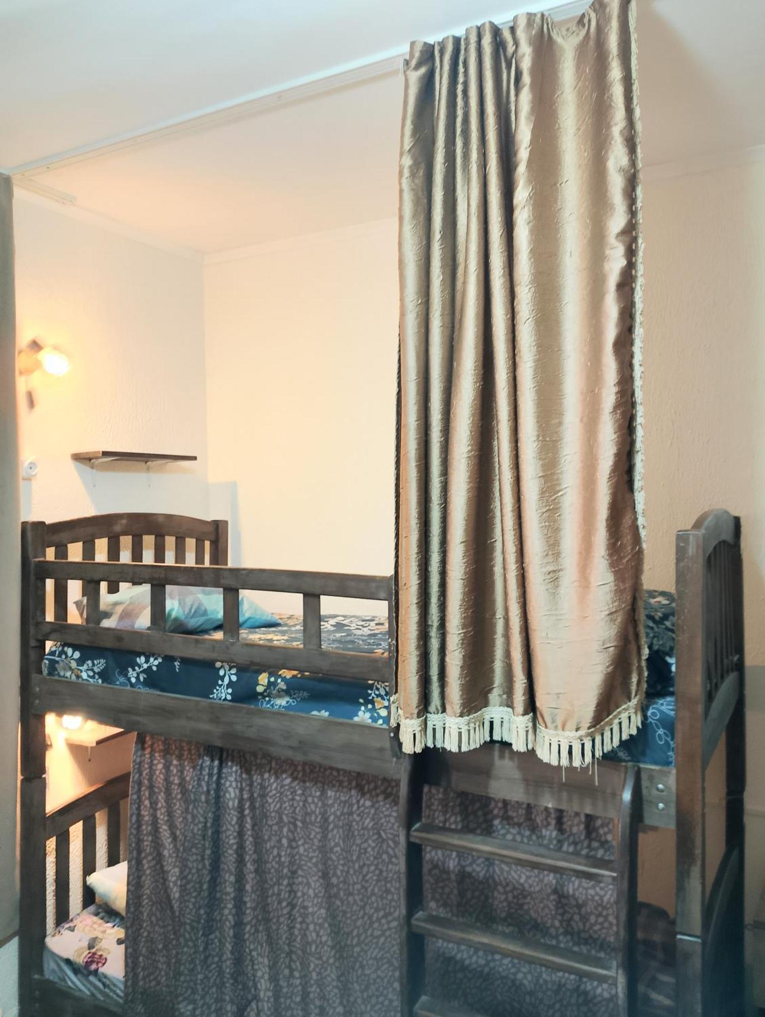 El Hostal Tbilisi Bagian luar foto